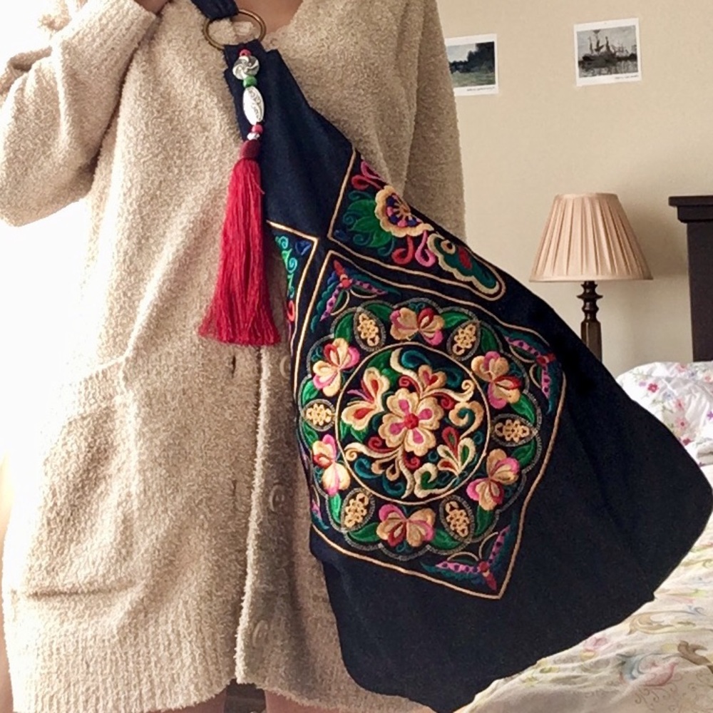 🌺Embroidered Denim Shoulder Bag